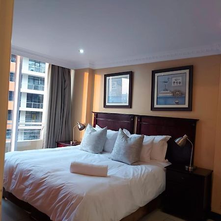 Ocean Sunrise At The Sails - Durban Point Waterfront Apartment Exterior photo