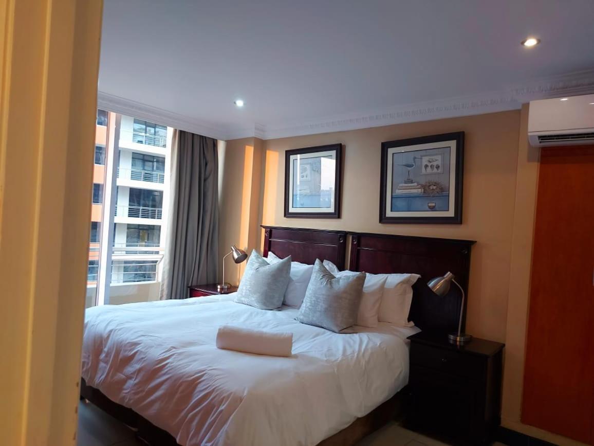 Ocean Sunrise At The Sails - Durban Point Waterfront Apartment Exterior photo