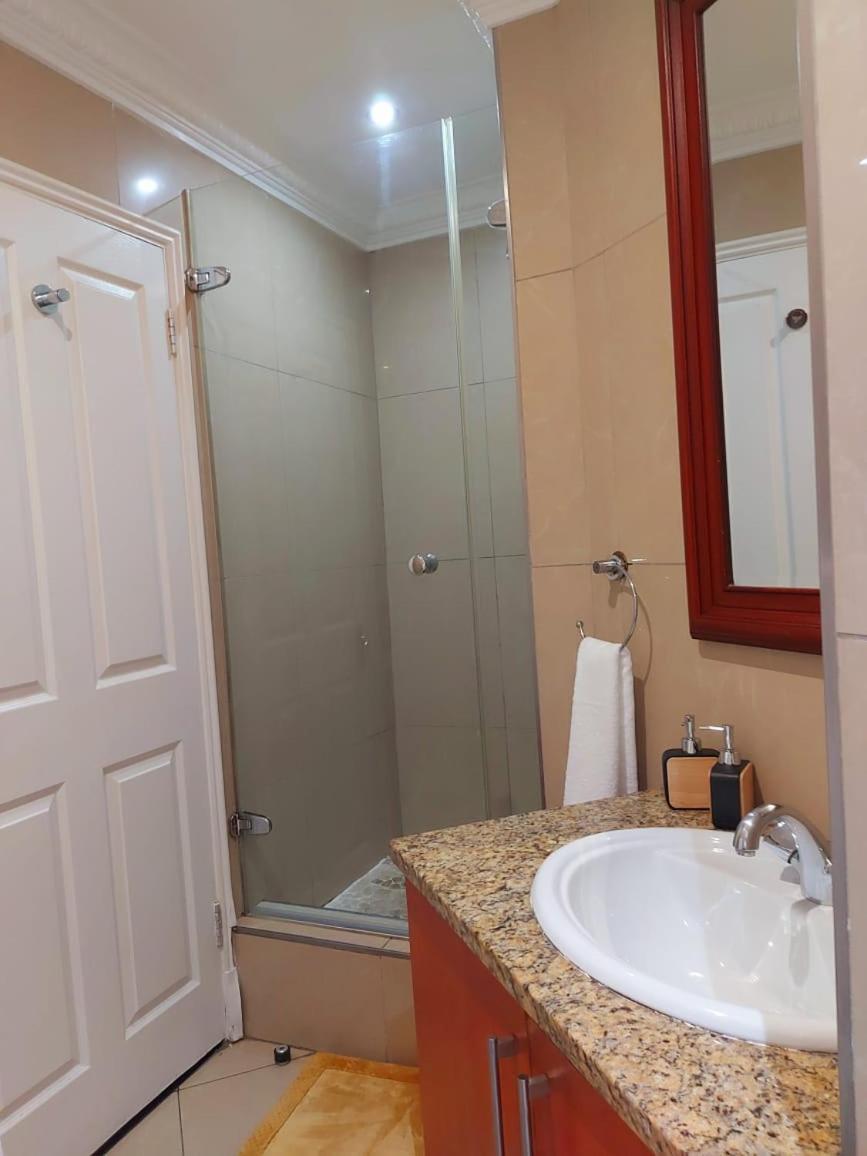 Ocean Sunrise At The Sails - Durban Point Waterfront Apartment Exterior photo